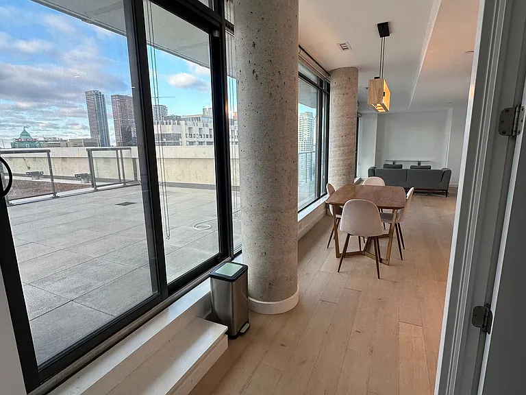81 Wellesley St E #2305 — Photo 10
