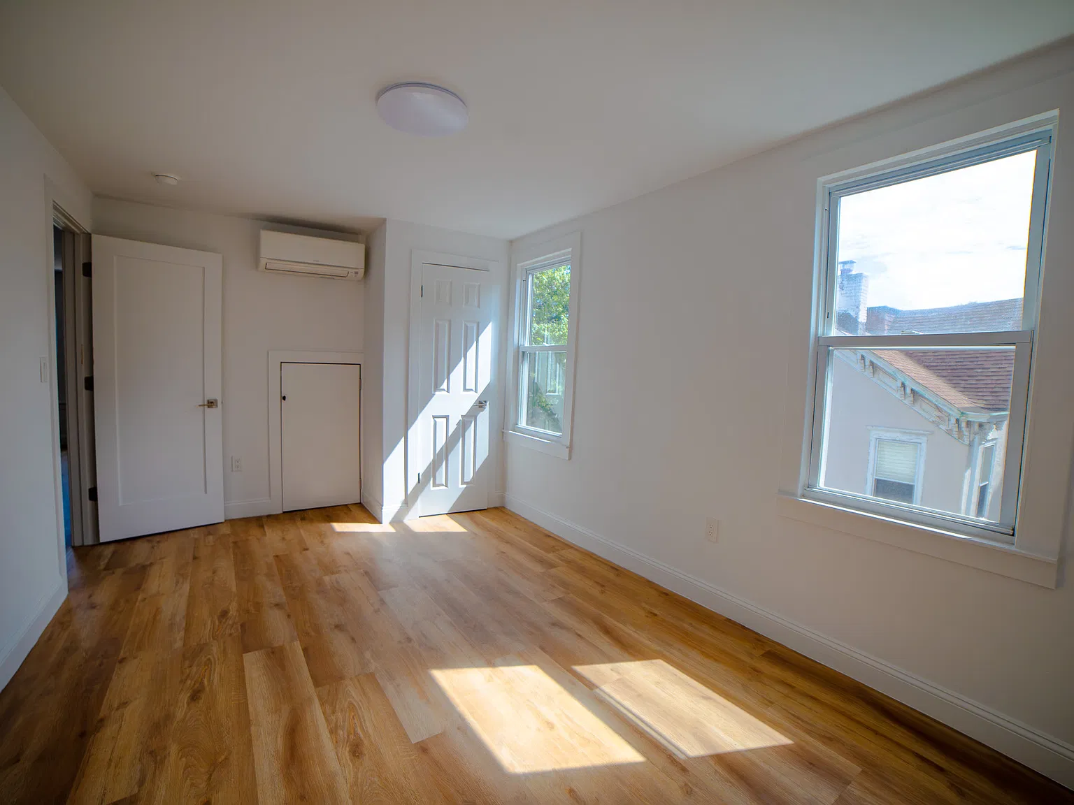 3 bed, 1015 sqft, $3,500 — Photo 3