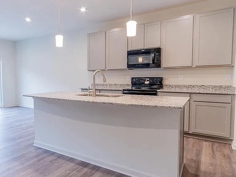 4003 White Pine Ln — Photo 3