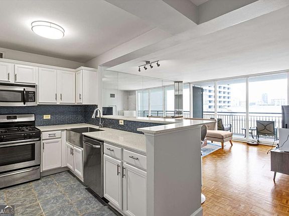 4th image of 620 Peachtree St NE APT 1115