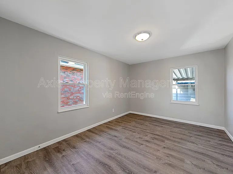 905 Russell Blvd — Photo 15