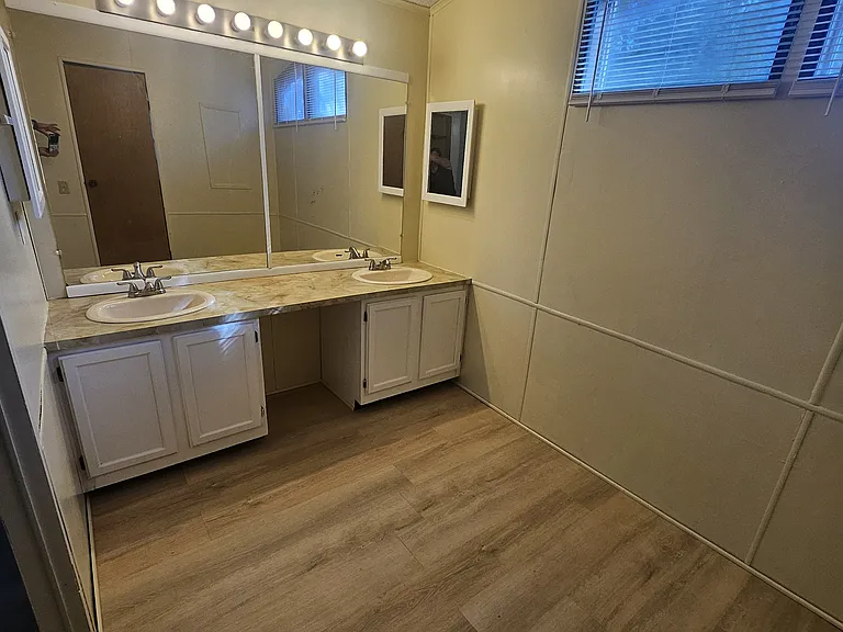 Master restroom