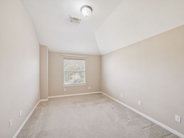 419 White Oak Pointe