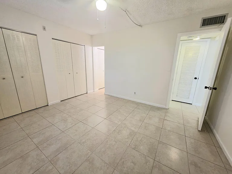 959 SE 2nd Ave #101 — Photo 14
