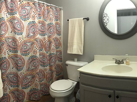 Main Bathroom 