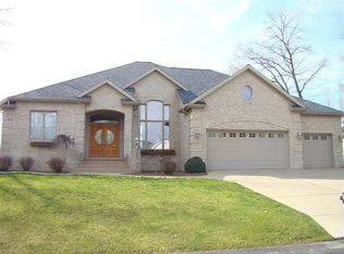 16120 Scenic View Dr, Linden, MI 48451