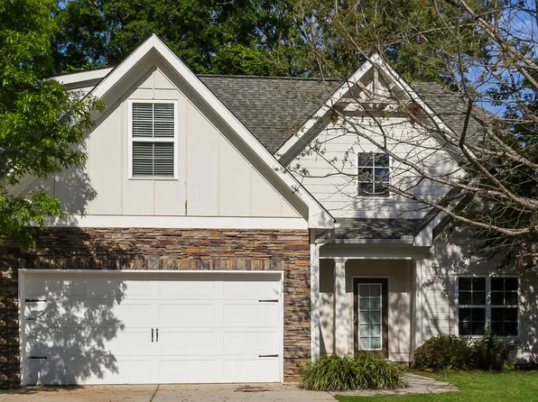 34 Cliffhaven Cir, Newnan, GA 30263