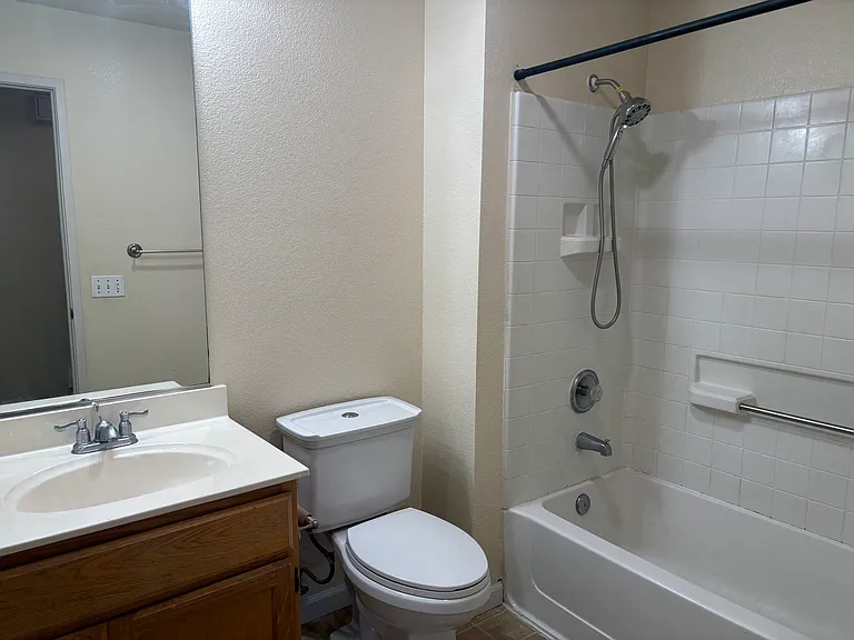 907 Farnham Ave — Photo 9