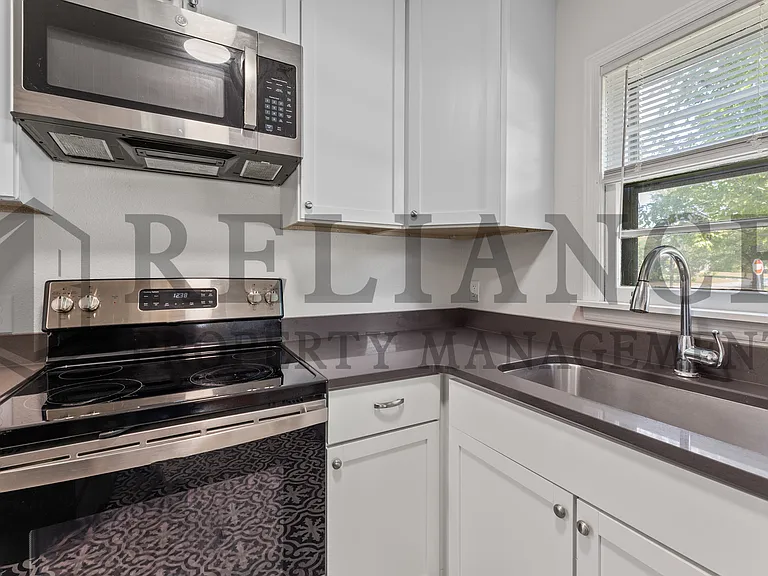 653 Harding St — Photo 8