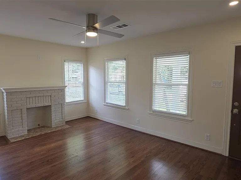 2827 Robertson St — Photo 5
