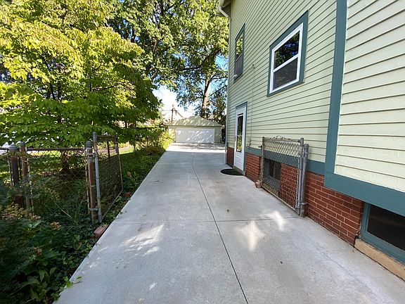 2nd image of 1573 Alameda Ave #Up