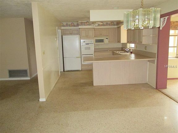 3rd image of 3062 Pinecrest St