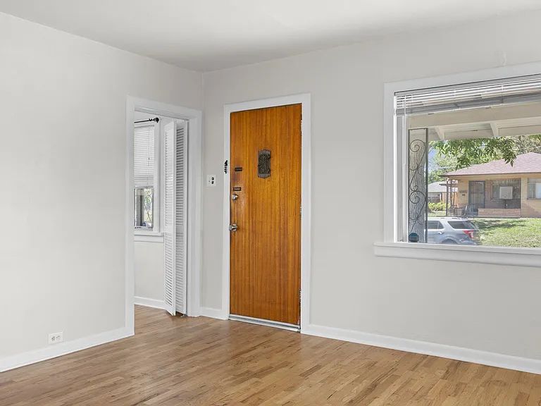 4326 N Clay St — Photo 6