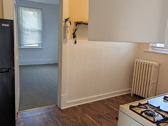 2nd image of 918R Vickroy Ave #2