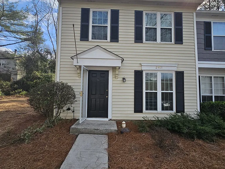 2401 Queen Anne Ct — Photo 1
