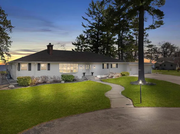 N1768 Shore Dr, Marinette, WI 54143