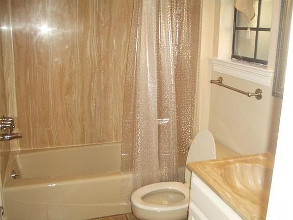 3rd image of 608 Vintage Dr APT A