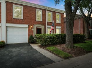 725 York Ct, Northbrook, IL 60062