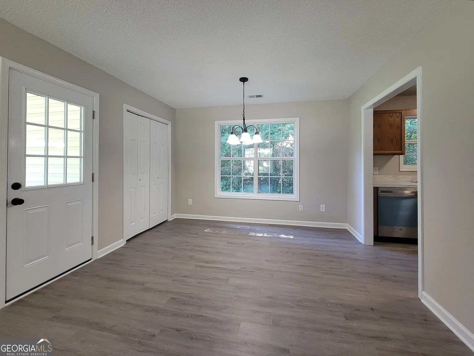 3 bed, 2.0 bath, 1060 sqft, $1,875 — Photo 3