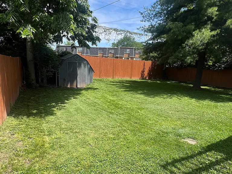 56 Winston Dr — Photo 3