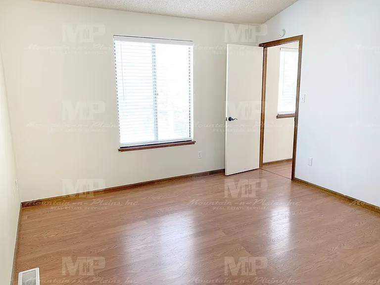 972 Bitterbrush Ln — Photo 15