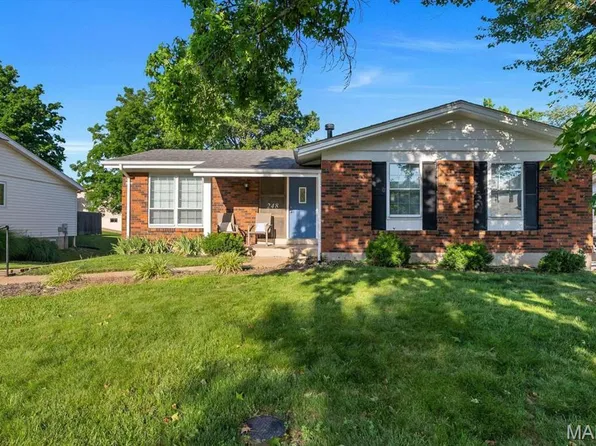 248 Village Creek Dr, Ballwin, MO 63021