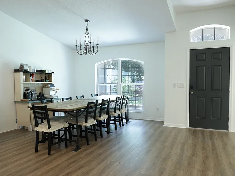 1511 McCrea Dr — Photo 6
