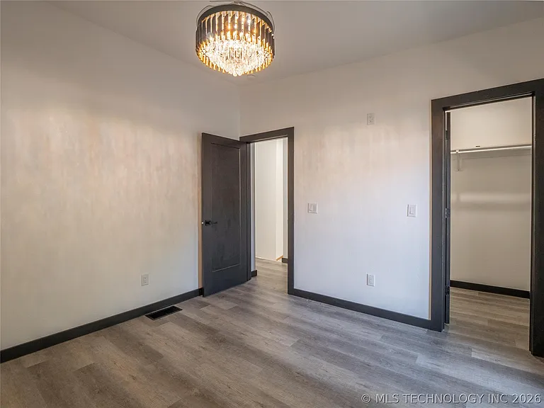 351 E Washington Ave — Photo 13