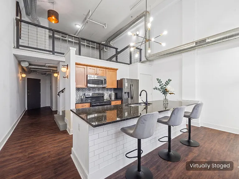 715 N Graham St #204 — Photo 4