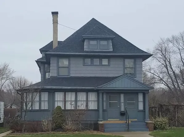 323 1/2 W Galena Ave #1, Freeport, IL 61032