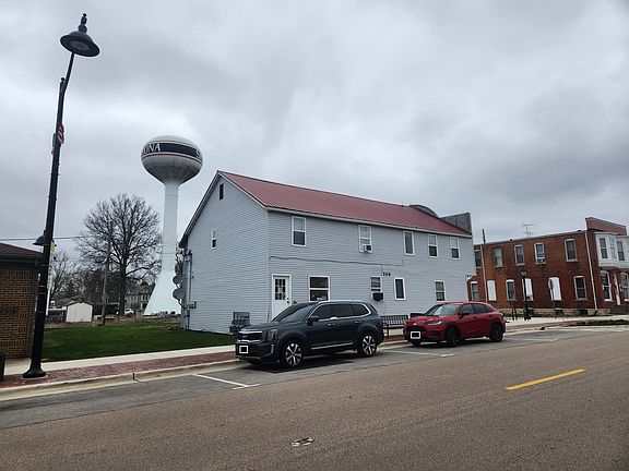 2nd image of 106 W Comanche Ave