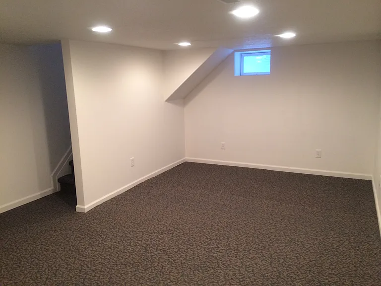 623 Kenwood Ave — Photo 8