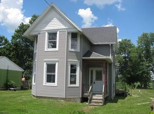 211 E Papineau St, Saint Anne, IL 60964