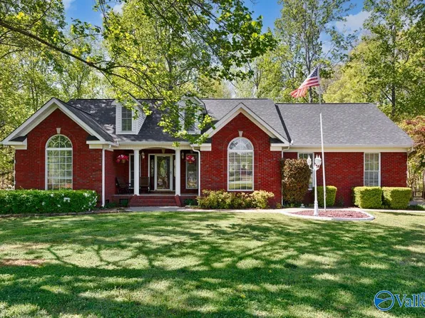 25621 Nellie Faye Cir, Ardmore, AL 35739