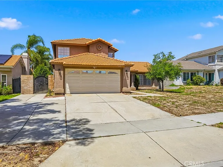 1505 Canterbury Cir — Photo 3
