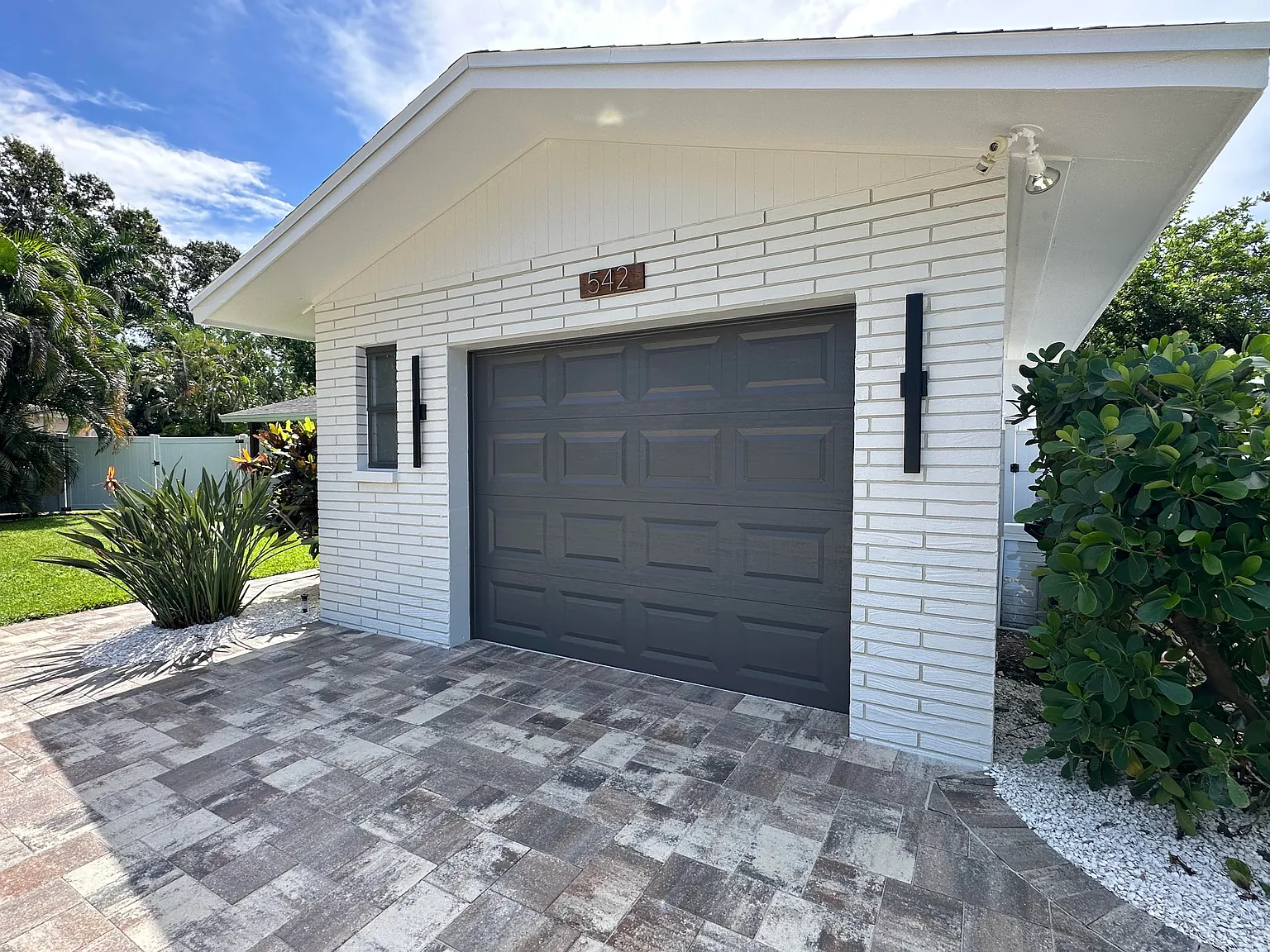 3 bed, 1252 sqft, $3,250 — Photo 2