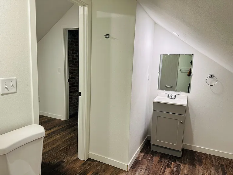 921 E 4th St #17 — Photo 10