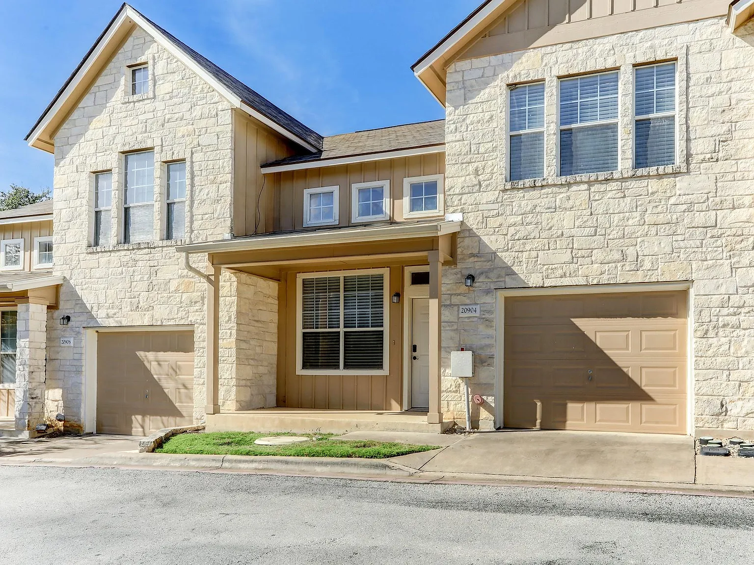 3 bed, 2.5 bath, 1540 sqft, $1,795 — Photo 2