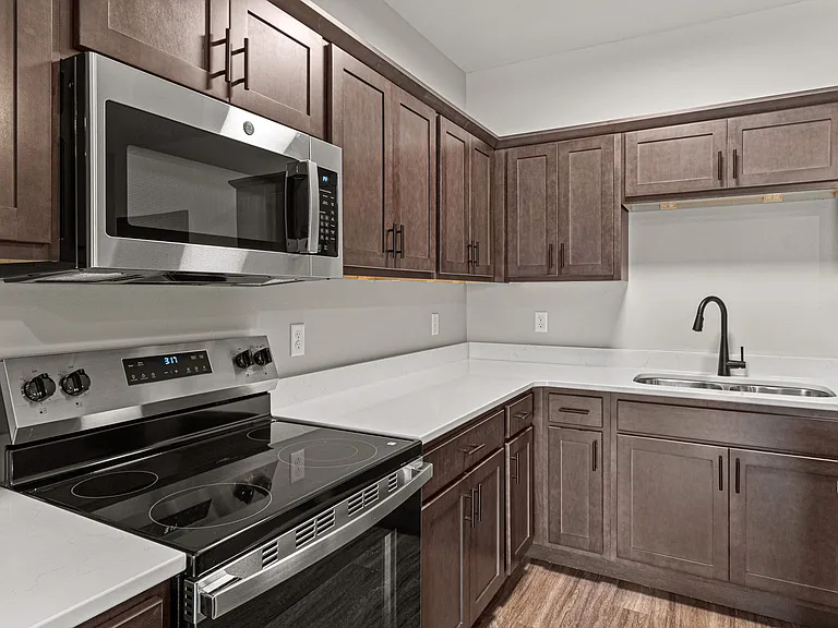Spring Rose Cir — Photo 18