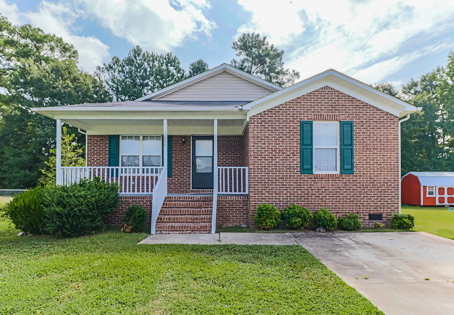 3 bed, 2.0 bath, 1227 sqft, $1,350 — Photo 1