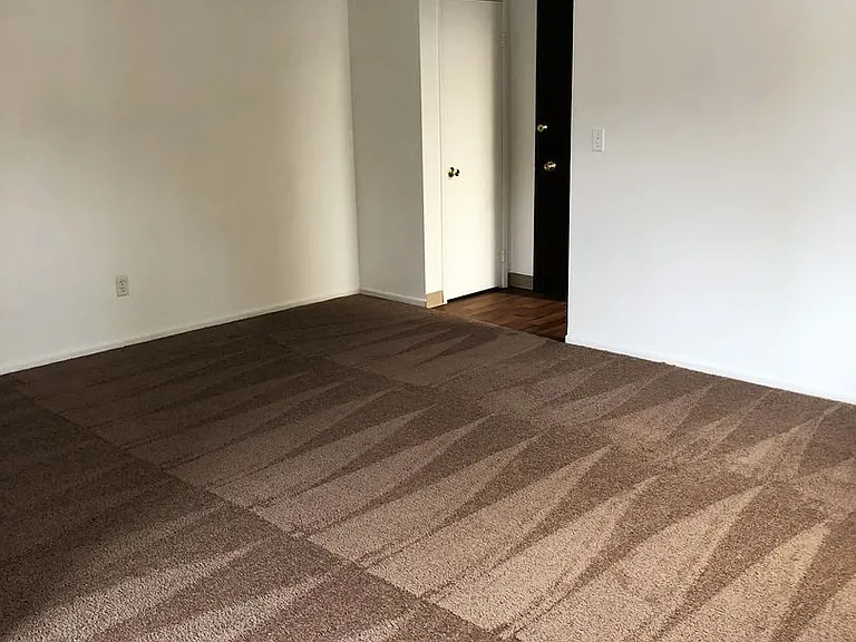 Shannon South Apartments — Photo 2
