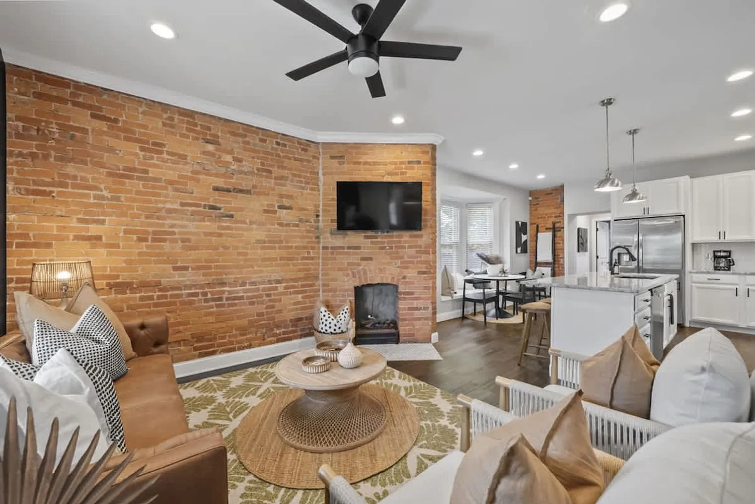 4 bed, 3.0 bath, 1872 sqft, $4,789 — Photo 3