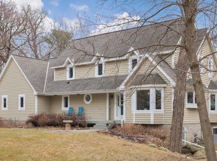 2116 Key Point Ln, Hartland, WI 53029