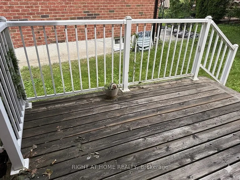 37 Versailles Ct — Photo 18