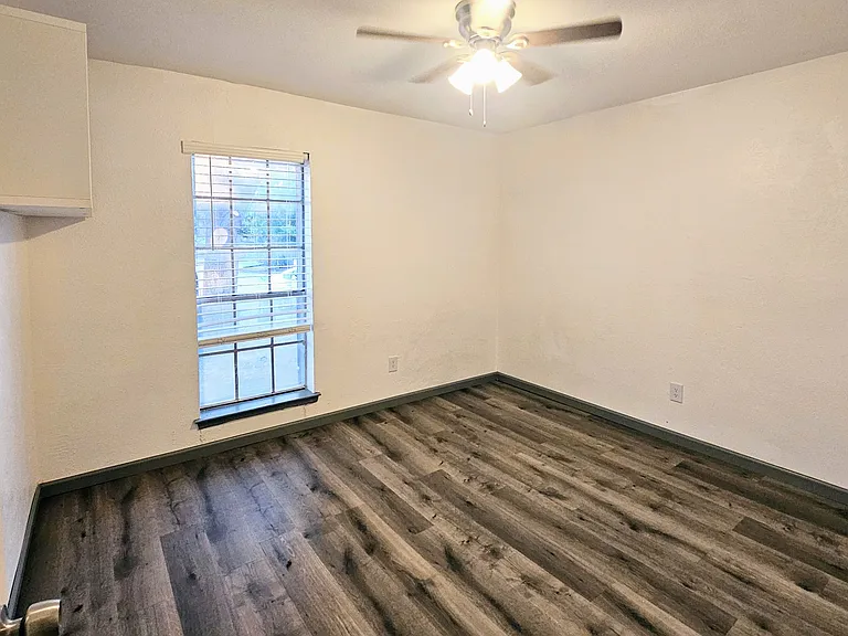 4904 Beacon Ct — Photo 9