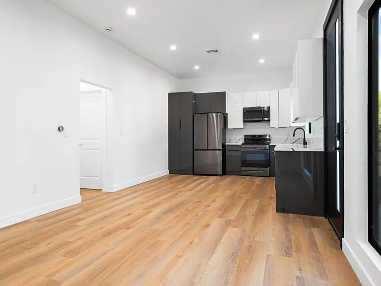 6443 Oakdale Ave — Photo 10