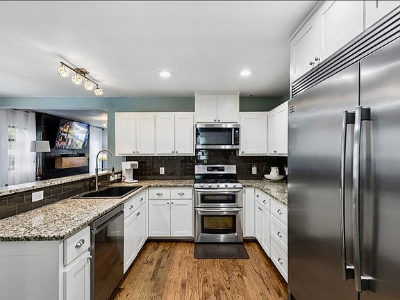 3rd image of 8914 Eustis Ave
