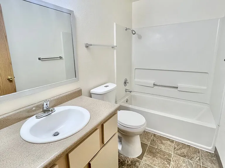 Willow Creek Apartments — Photo 19