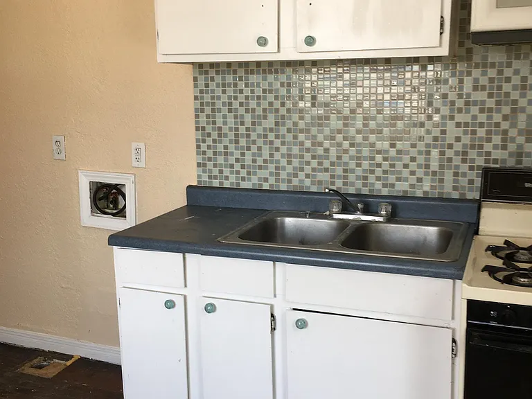 3419 La Luz Ave #2 — Photo 5