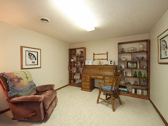 5th image of 1020 Gary Dr